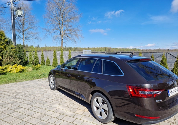 Skoda Superb cena 69900 przebieg: 150000, rok produkcji 2016 z Kamieńsk małe 277